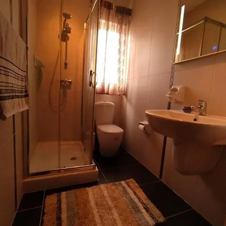 Apartment Lovely 2 Bedroom With Pool